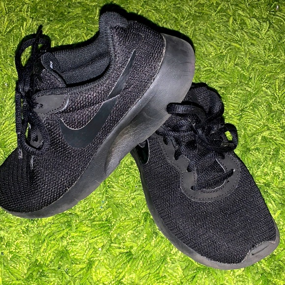 nike tanjun shoes price